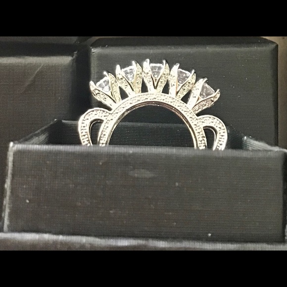 Ring 925 stamped with 5 large white stones NEW sets up high 6.5 /7 on - Picture 3 of 13